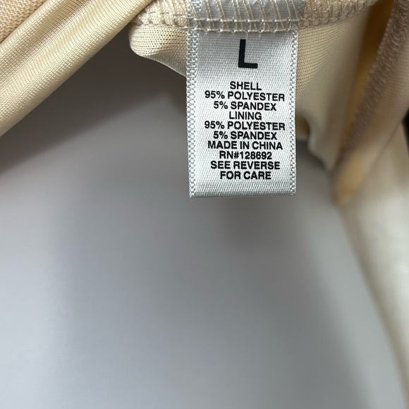 NWT Madden Girl Juniors Top With A Floral Pattern Size L - Picture 9 of 9